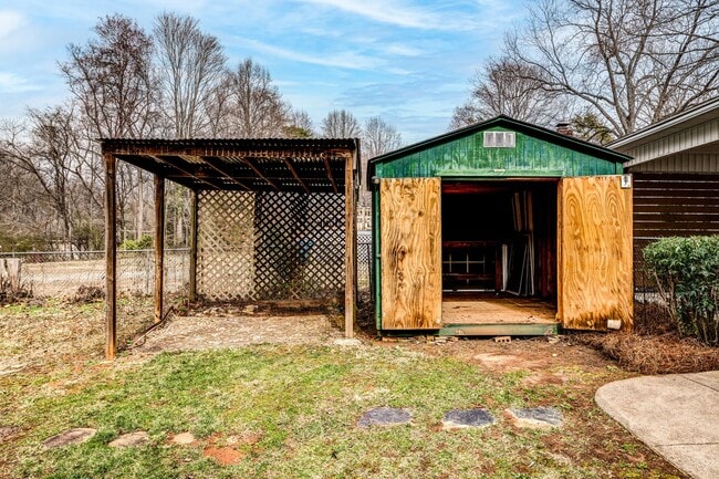 Building Photo - Northern Greensboro, Brick Ranch, Hardwood...