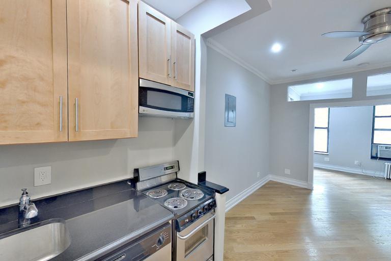 Primary Photo - 279 E 10th St