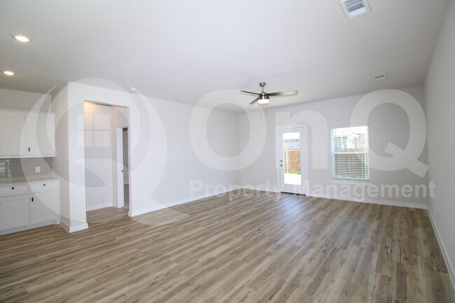 Building Photo - 330 Fire Rock Dr