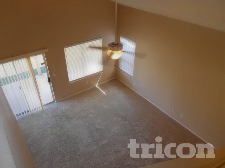 Building Photo - 1116 W Villa Maria Dr