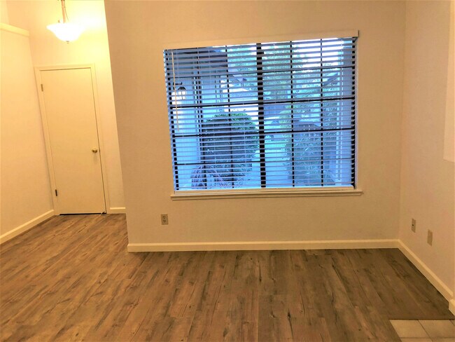Building Photo - AVAILABLE FOR MOVE IN ON 8/1/26 -  RECENTLY RENOVATED 3 BED, 2 BATH 1 STORY ON LARGE CORNER LOT