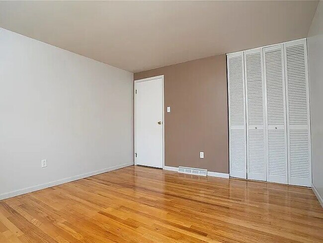 Building Photo - Charming 4-Bed Retreat with Finished Basem...