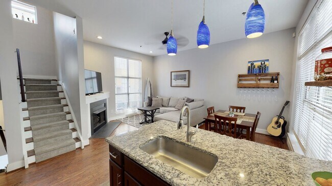 Building Photo - 2061 Atherton Heights Ln