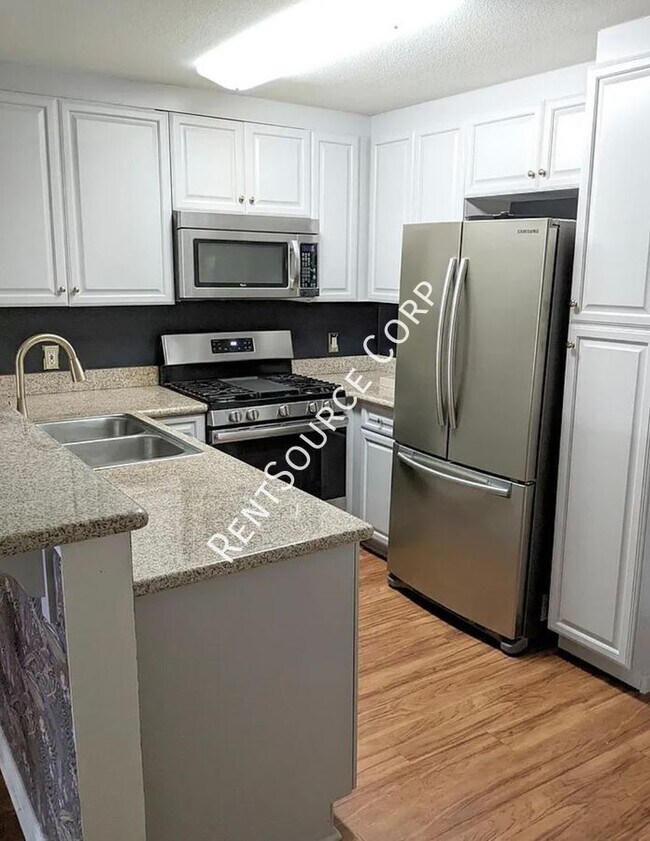 Building Photo - 5525 Canoga Ave