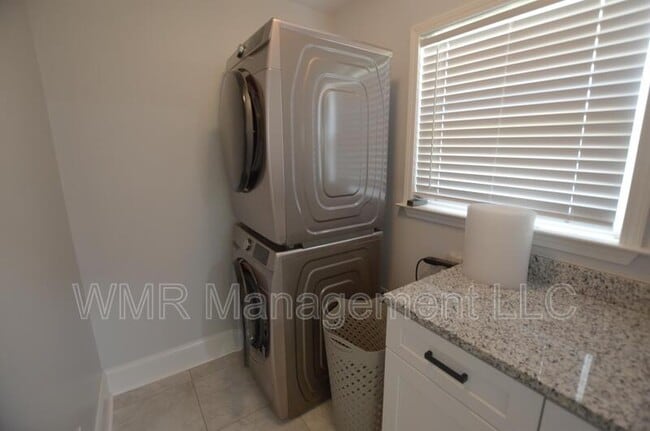 Building Photo - 1820 Windham Pl
