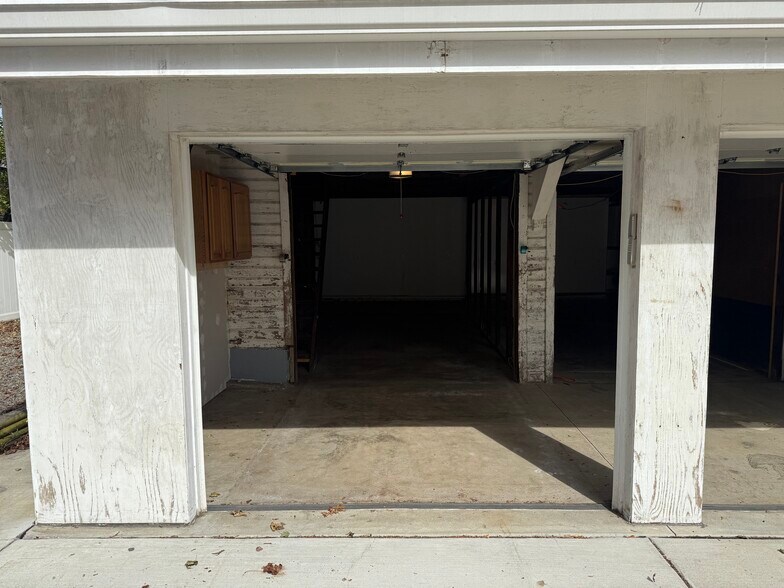 Building Photo - 23 Linden St