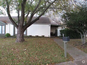 Building Photo - 10406 Shadow Bend Dr