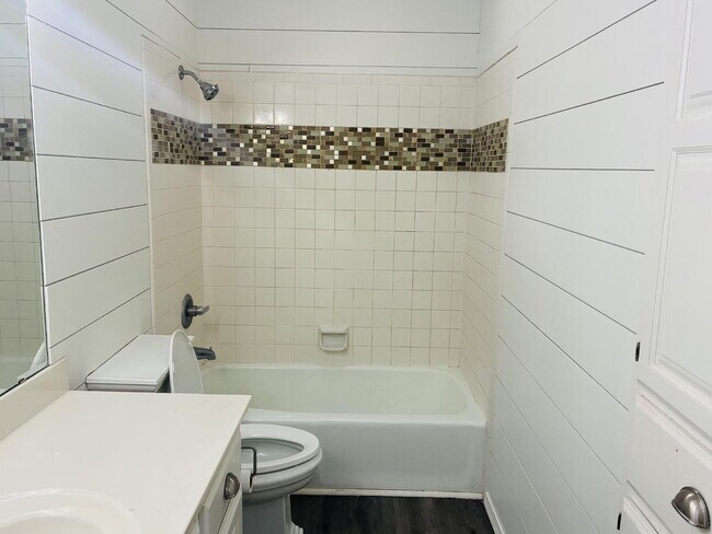 Building Photo - Beautiful Home in Westbury South Ready for Move-In!