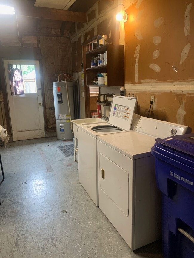 Building Photo - $2,500 Three Bedrooms, One Bath Home with Private Back Yard, Ready To Lease!