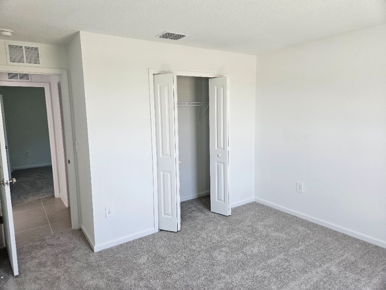 Building Photo - 2414 McKinley Dr