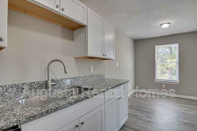 Building Photo - 150 Conifer Dr