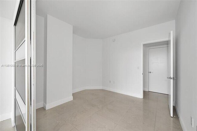 Building Photo - 19400 Turnberry Way