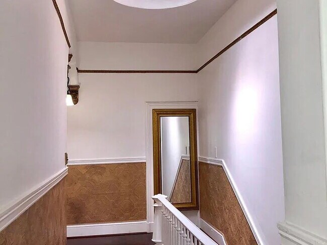 Building Photo - "Charming 2-Bed, 2-Bath Sanctuary in the Heart of San Francisco!"