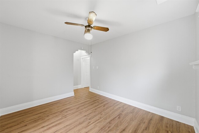 Building Photo - 4162 Shenandoah Ave