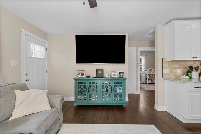 Building Photo - 27 Strathmore Rd