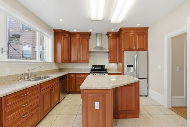 Building Photo - San Francisco Charm with Modern Upgrades