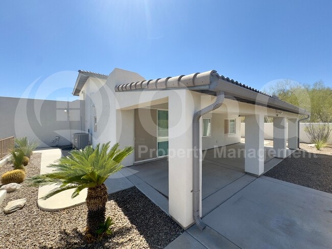 Building Photo - 3700 N San Sebastián Dr