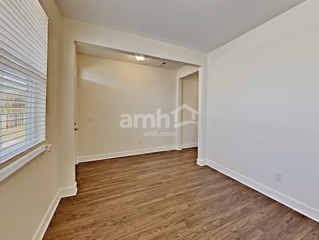 Building Photo - 5205 Lake Maxwell Dr