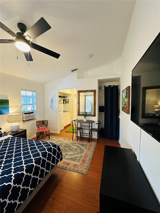 Building Photo - 415 32nd St