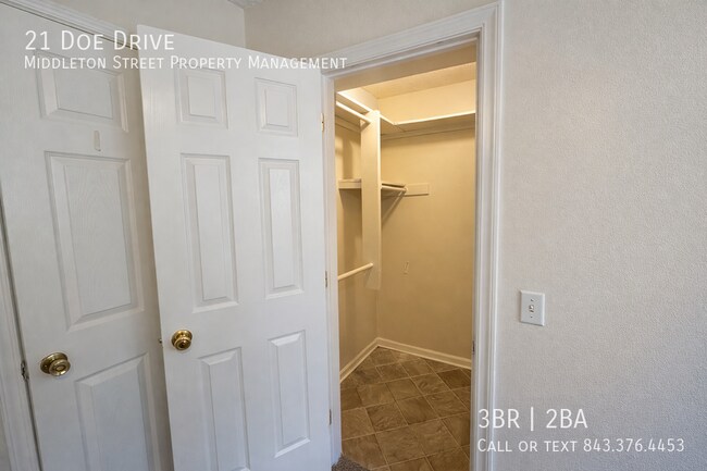 Building Photo - 21 Doe Dr