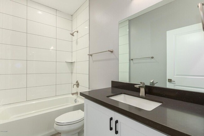 Building Photo - 2336 E Harvard St