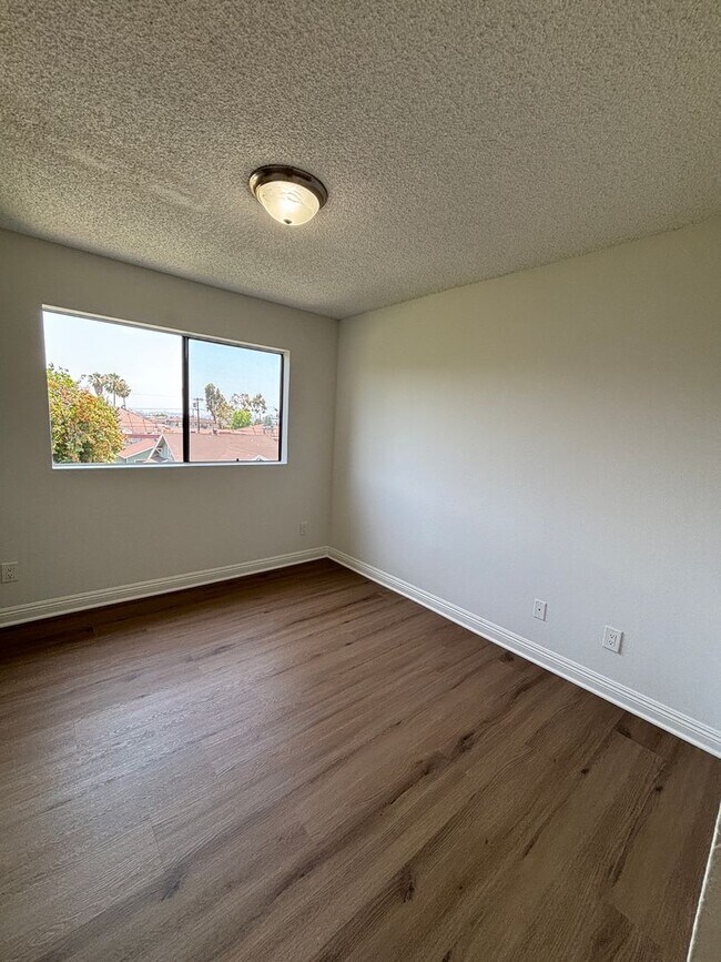 Building Photo - 627 Orange Grove Ave