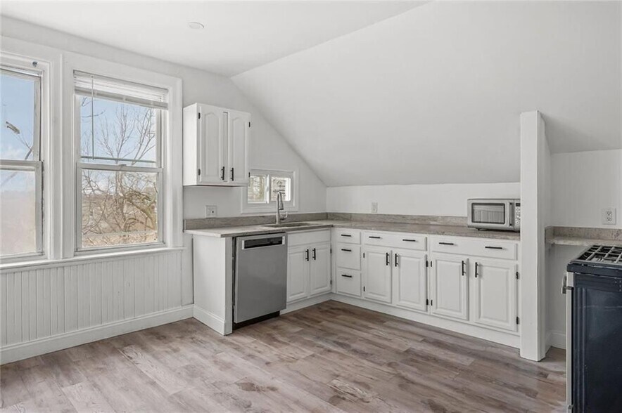 Building Photo - 123 Radcliffe Ave