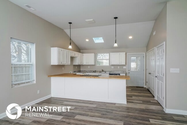 Building Photo - 7103 Betsy Ross Dr