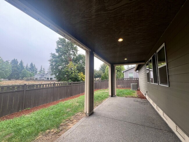 Building Photo - Large 5 Bedroom Home in Tumwater