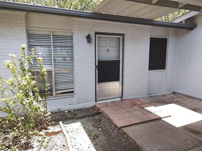 Building Photo - 3305 Dolphin Cove