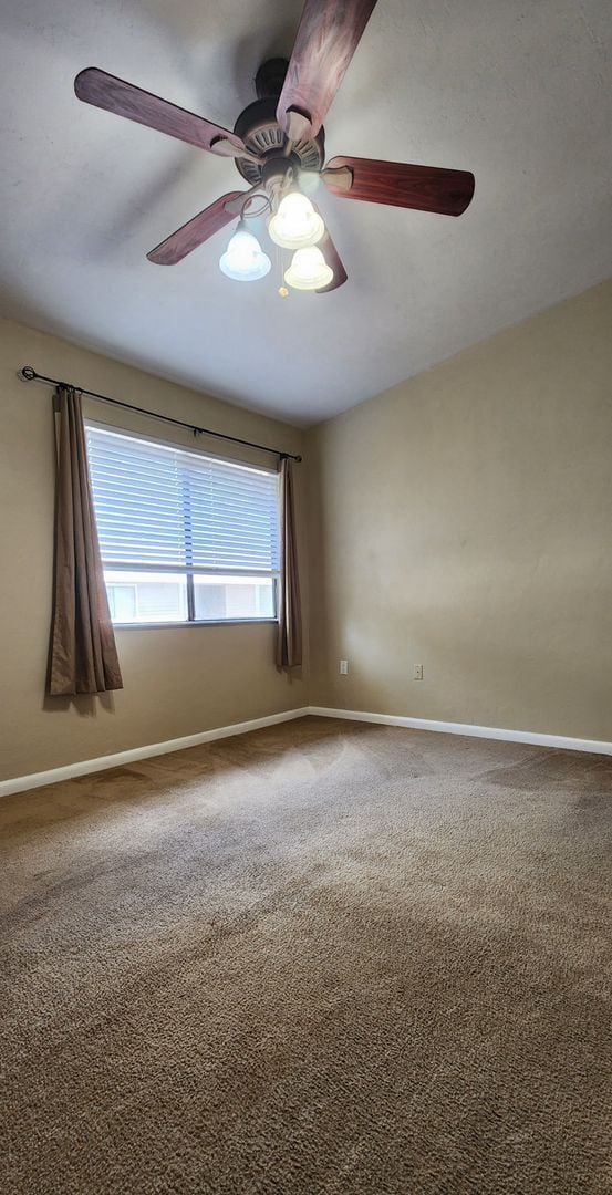 Building Photo - 2 Bed / 2.5 Bath End-Unit Townhome in Mill Run