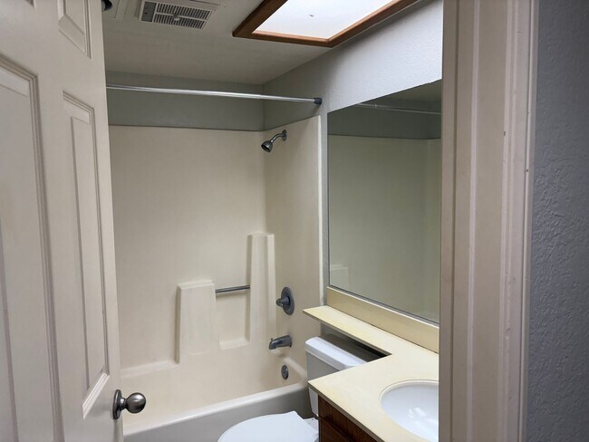 Building Photo - 2 Bedroom 2 Bath Condo Now Available - Att...