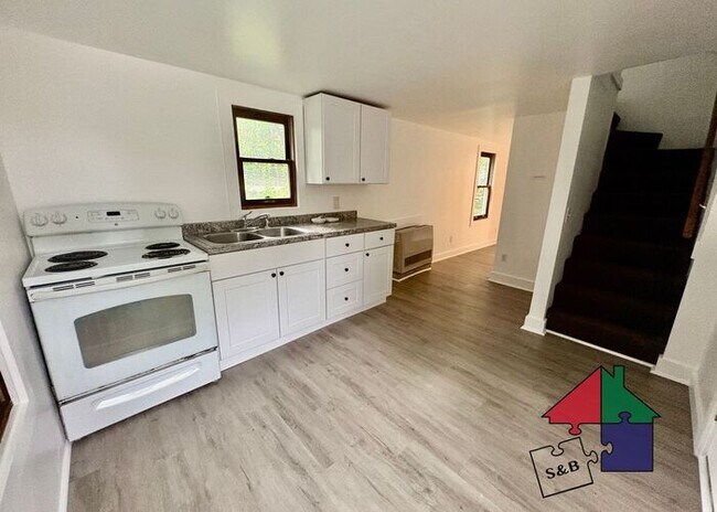 Building Photo - Freshly Renovated 2-Bedroom in Burlington's South End!