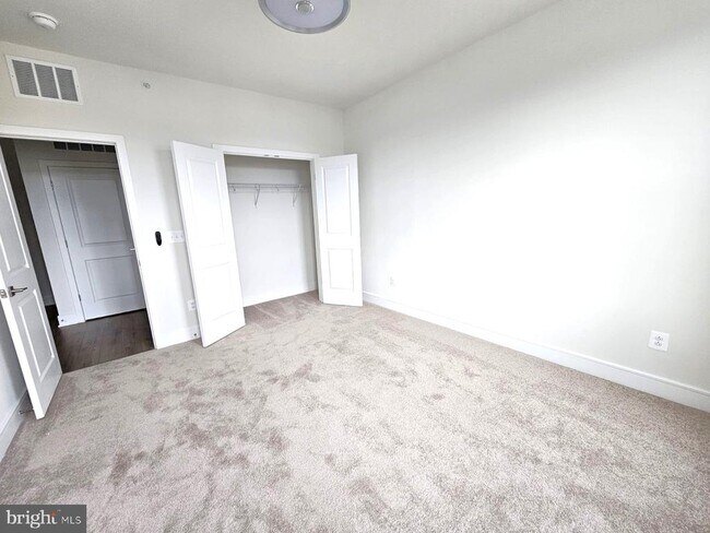 Building Photo - 43400 Farringdon Sq