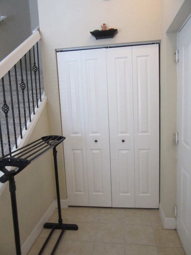 Building Photo - Lovely 3 BR / 2 BA Condo Located In Desira...
