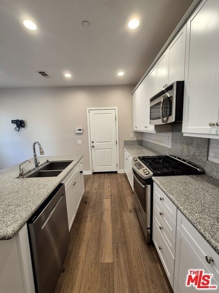 Building Photo - 383 Silk Tree Ave