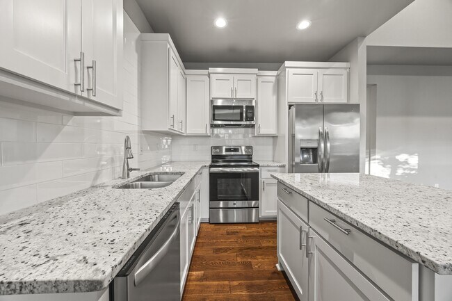 Building Photo - 2043 S Florida Way