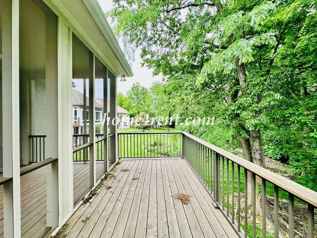 Building Photo - Exceptional 1.5 Story Home in the Prestigious Loch Lloyd Community!