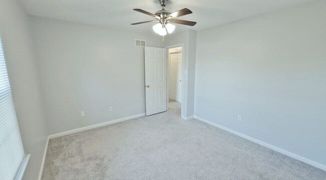 Building Photo - 3 Bed / 3 Bath Single Family Home