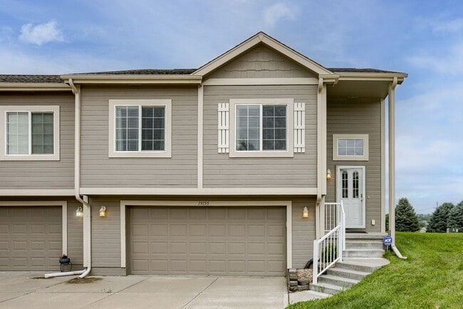 Building Photo - Short Term Furnished 3 Bedroom Townhome!!