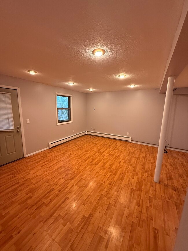 Building Photo - 606 Rye St