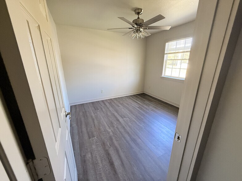 Building Photo - 507 W Briarbrook Ln