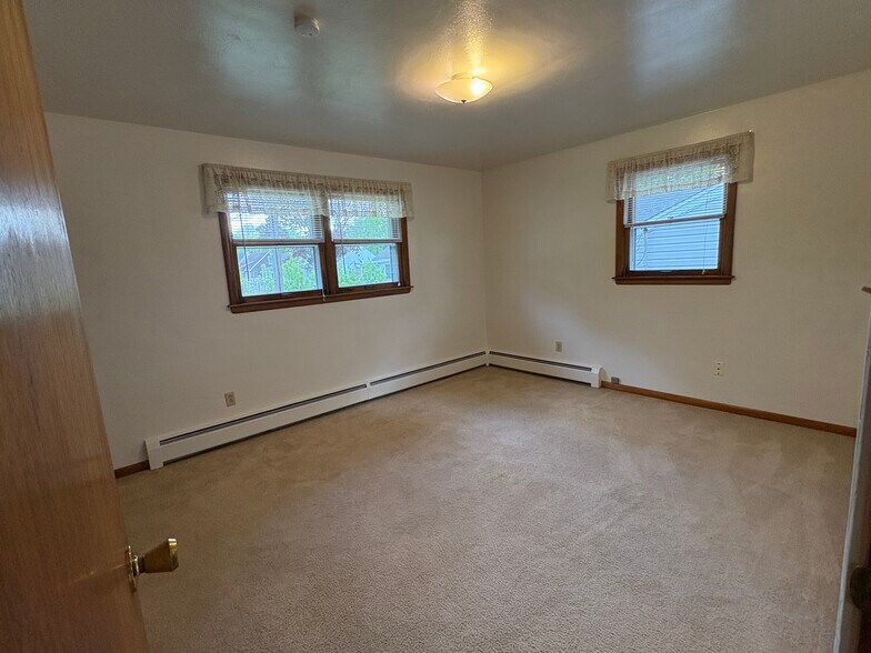 Bedroom - 8938 Hook St