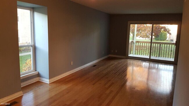 Living Room Patio Doors - 675 Randolph St
