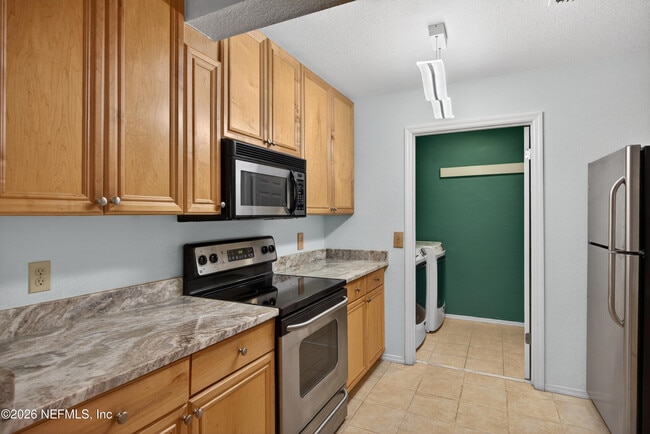 Building Photo - 11 Arbor Club Dr