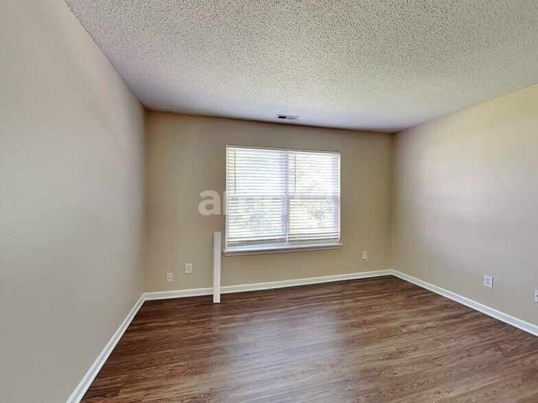 Building Photo - 6036 Draycott Dr