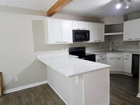 Building Photo - 3363 Columbia Trce
