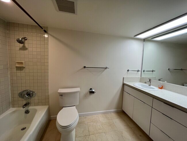 Building Photo - 5070 Likini St