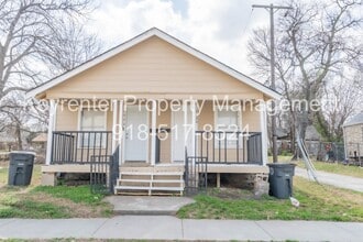 Building Photo - 1530 E 7th St