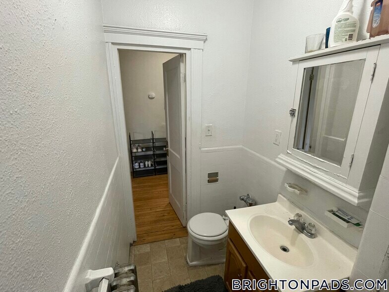 Building Photo - 127 Sutherland Rd